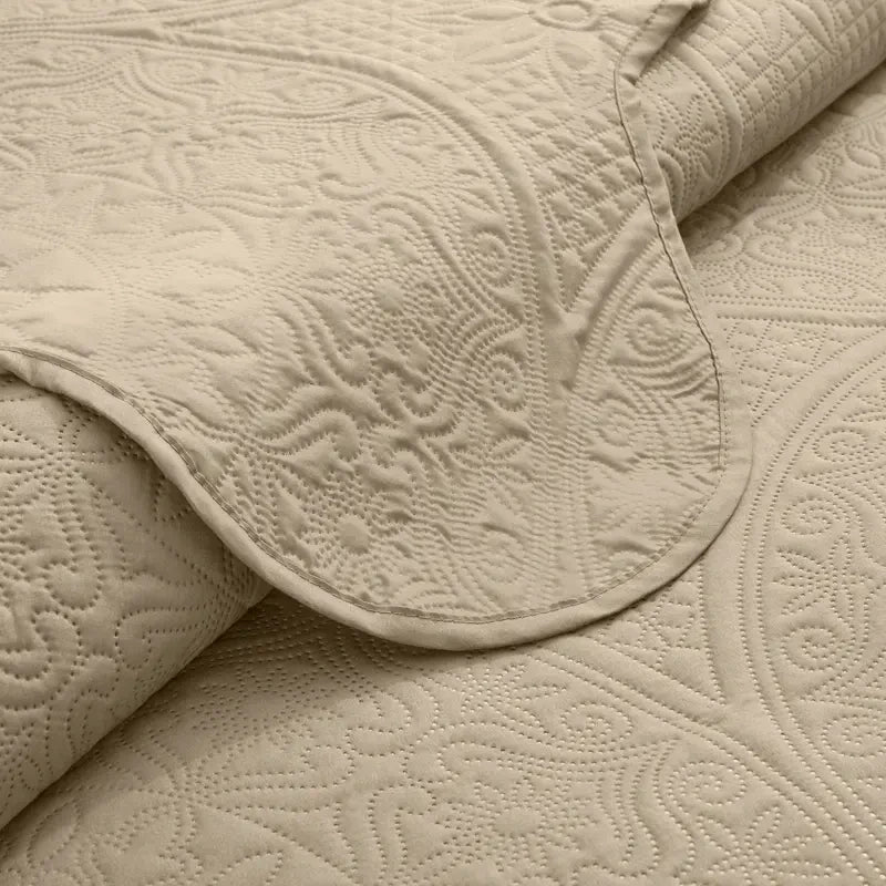 Lightweight Floral Quilted Bedspread Set
