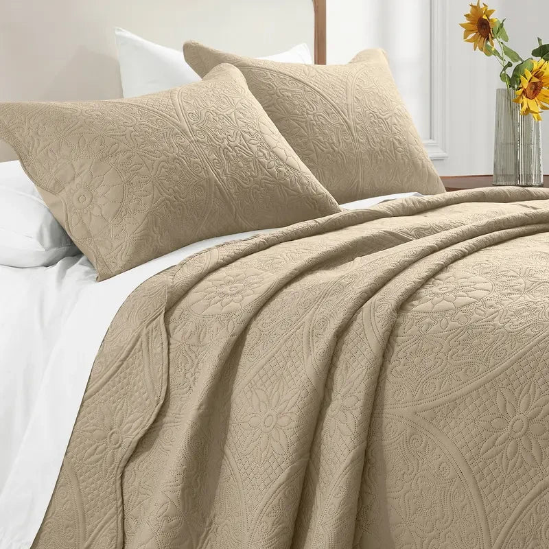 Lightweight Floral Quilted Bedspread Set