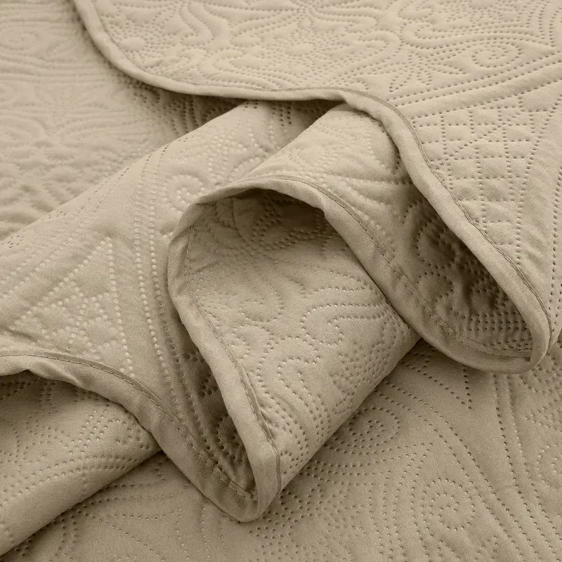 Lightweight Floral Quilted Bedspread Set